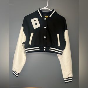 Size M’ Color Black & White